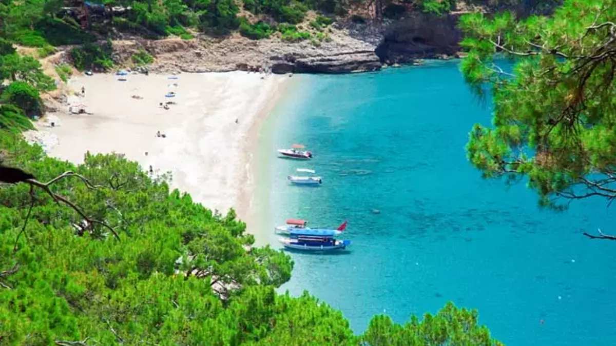 Türkiye’nin tatil cenneti! Sakinlik ve huzur arayan koşuyor! En güzel tatil bu koyda yapılır