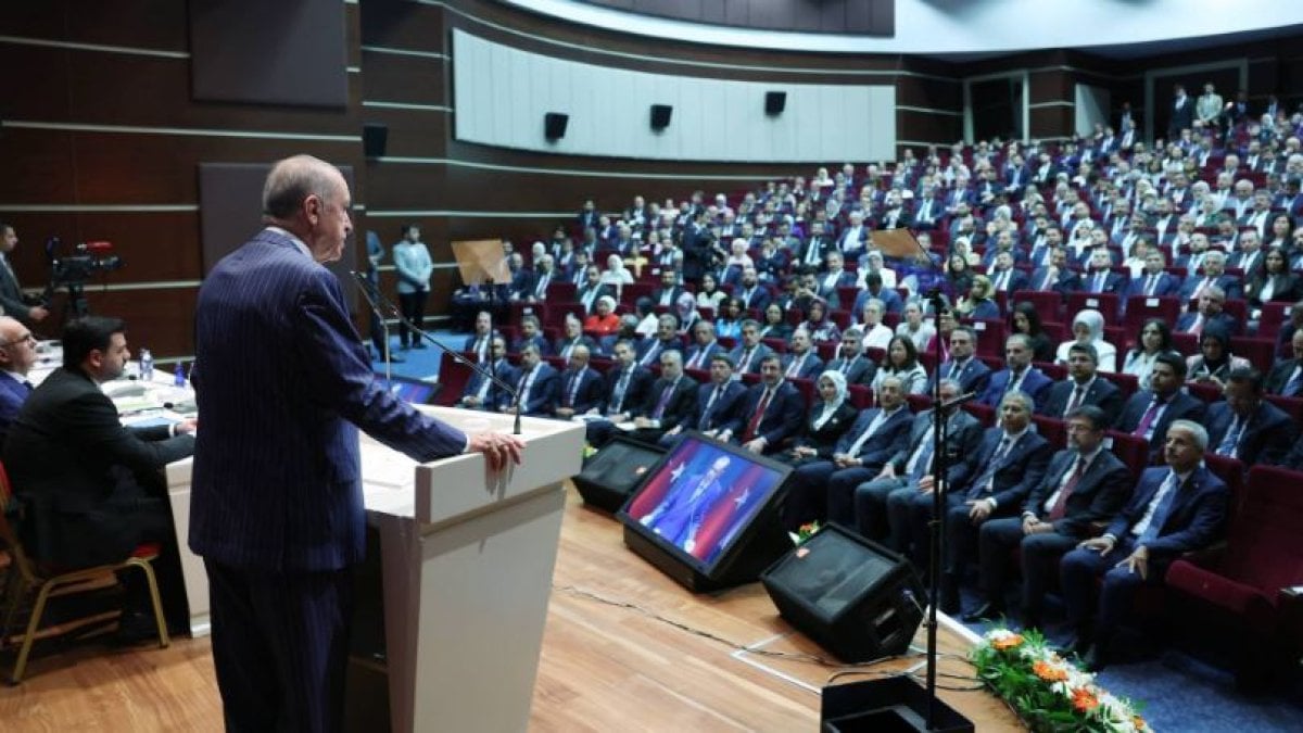 Erdoğan’dan kurmaylarına Genel Kurul talimatı: Tatil için acele etmeyin, önce yasaların tümünü geçirin