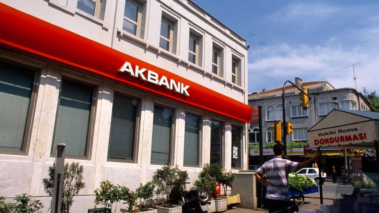 Akbank faizsiz 20.000 TL hızlı krediyi başlattı! Bunu yapanlar üstüne bide 9000 TL daha alacak