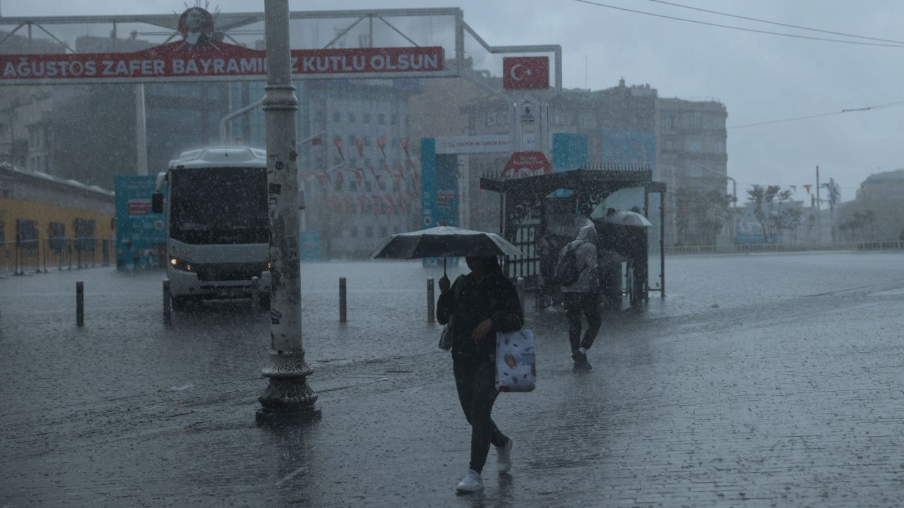 AKOM’dan Kritik Uyarı: Yarın Akşama Kadar Sürecek! Şemsiyeleri Hazırlayın