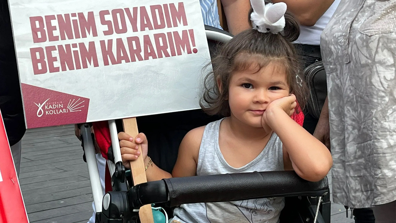 AKP ‘Kadının Soyadını’ Tartışmaya Açtı: Masada Üç Seçenek Var