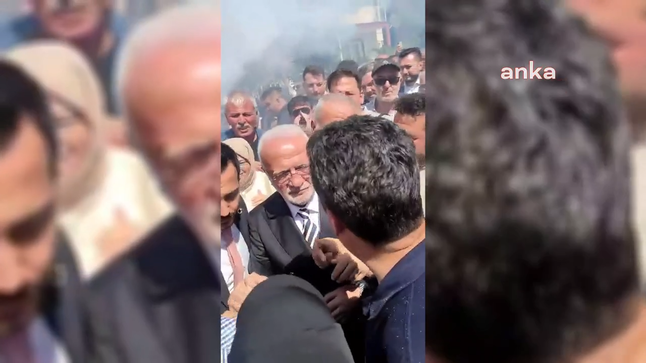 AKP’li Elitaş, Kayseri’de Protesto Edildi: ‘Kendimizi Külliye’nin Önünde Yakınca mı Bizi Duyacaksınız?’