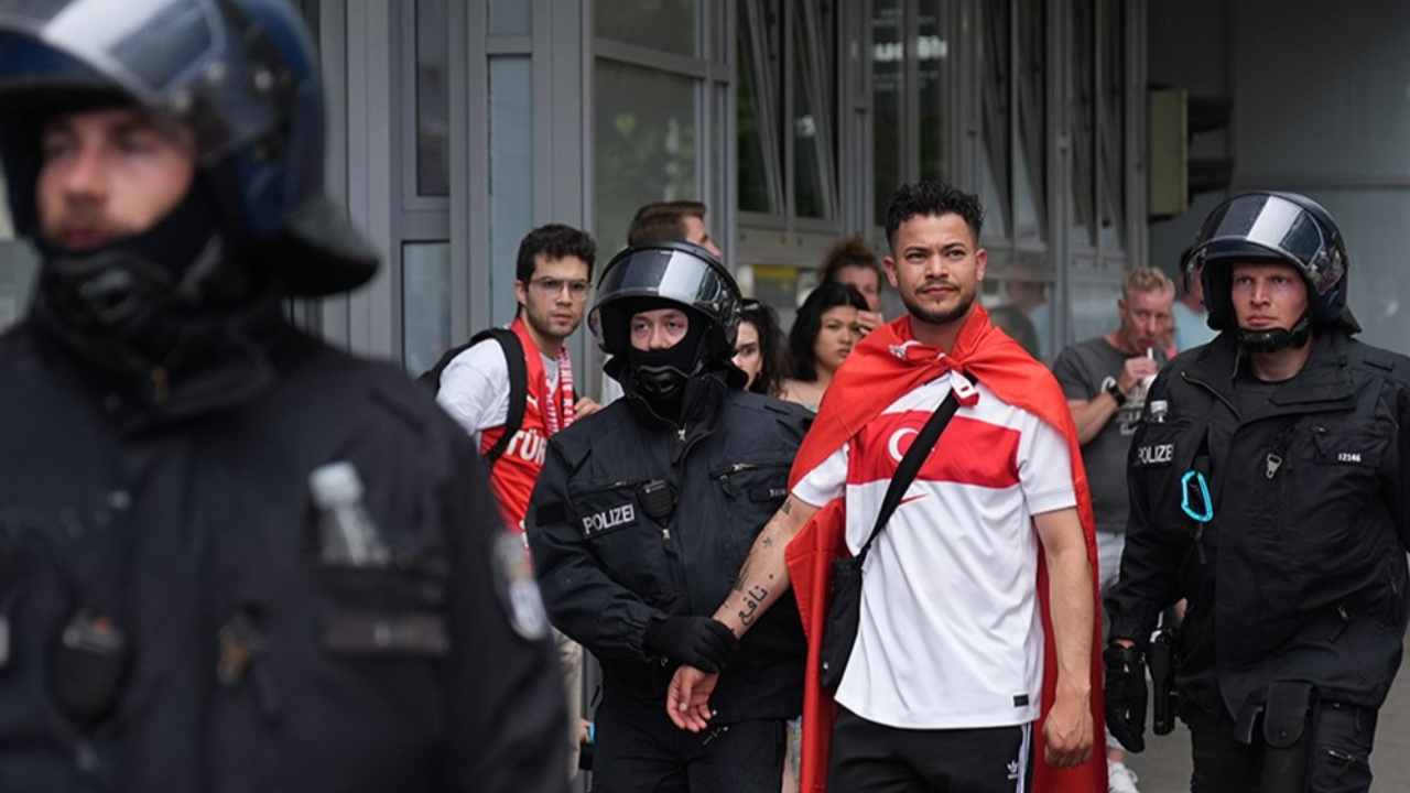 Almanya’da Türk Taraftarlar Gözaltına Alındı!