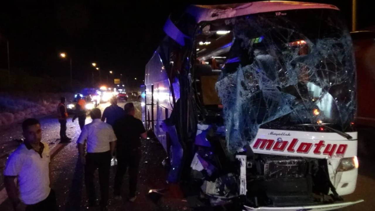 Anadolu Otoyolu’nda feci kaza! İki yolcu otobüsü çarpıştı: Çok sayıda yaralı var