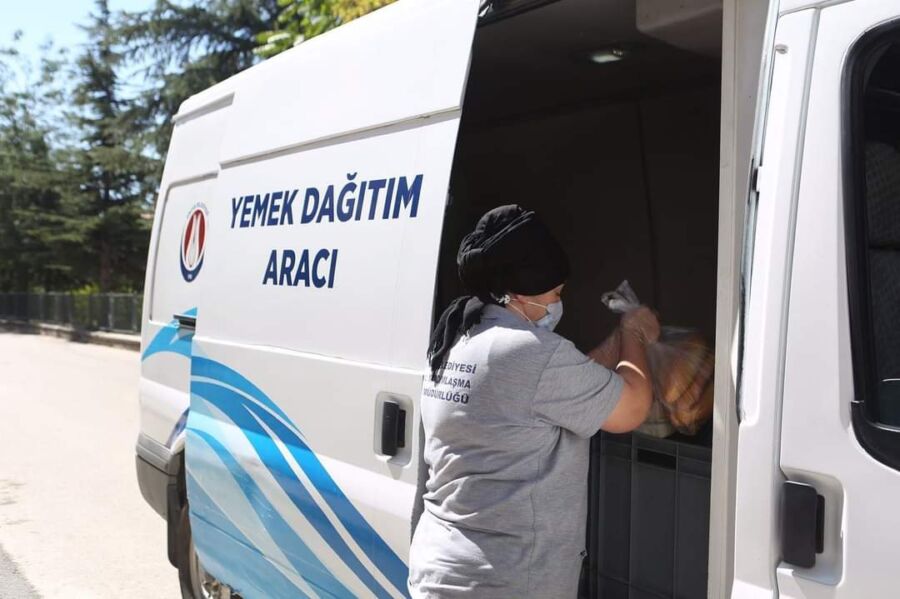 Sincan Belediyesi Aşevinde Pişen Yemekleri İhtiyaç Sahiplerine Ulaştırıyor – Belediye Haber