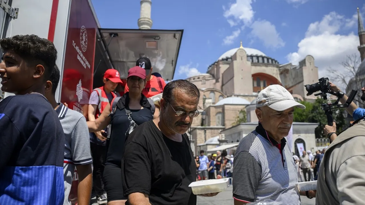 Ayasofya’nın İbadete Açılışında Ziyafet İkramı