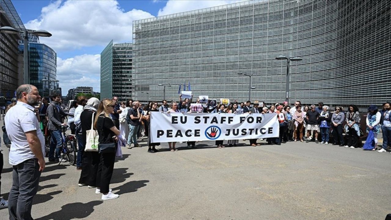 Brüksel’deki AB çalışanları, Gazze politikasını protesto etti!