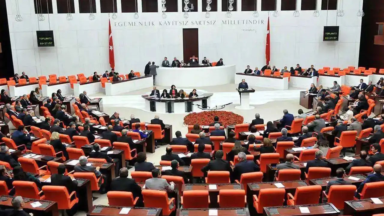 CHP’ye Dert Yandılar: AKP’li ve MHP’li Vekiller Bile Meclis’teki Dayatmalardan Şikayetçi!