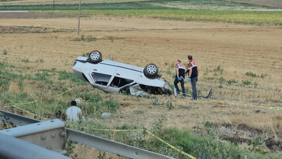 Çorum’da otomobil kazasında 1 ölü, 2 yaşındaki kız ağır yaralandı