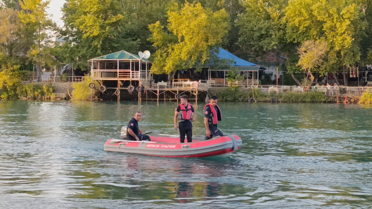 Ekipler Boğuldu Diye Gölde Ararken Evde Çıktı