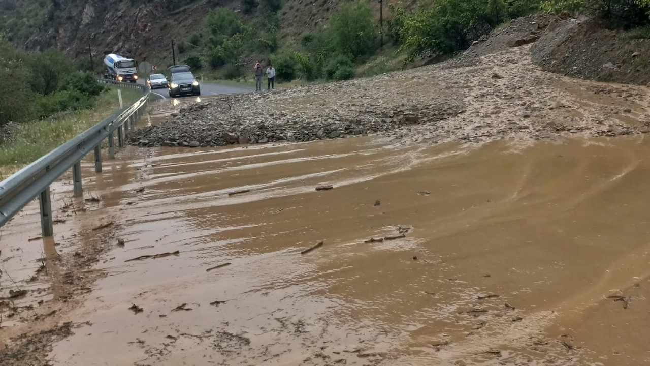 Erzurum’da Korkutan Görüntüler! Meteoroloji’den Yeni Uyarı Geldi