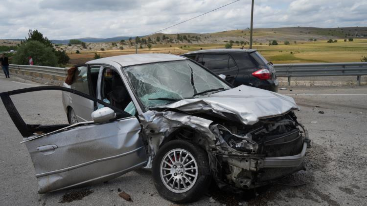 Feci Zincirleme Kaza: 1’i Ağır, 2’si Çocuk 12 Kişi Yaralı