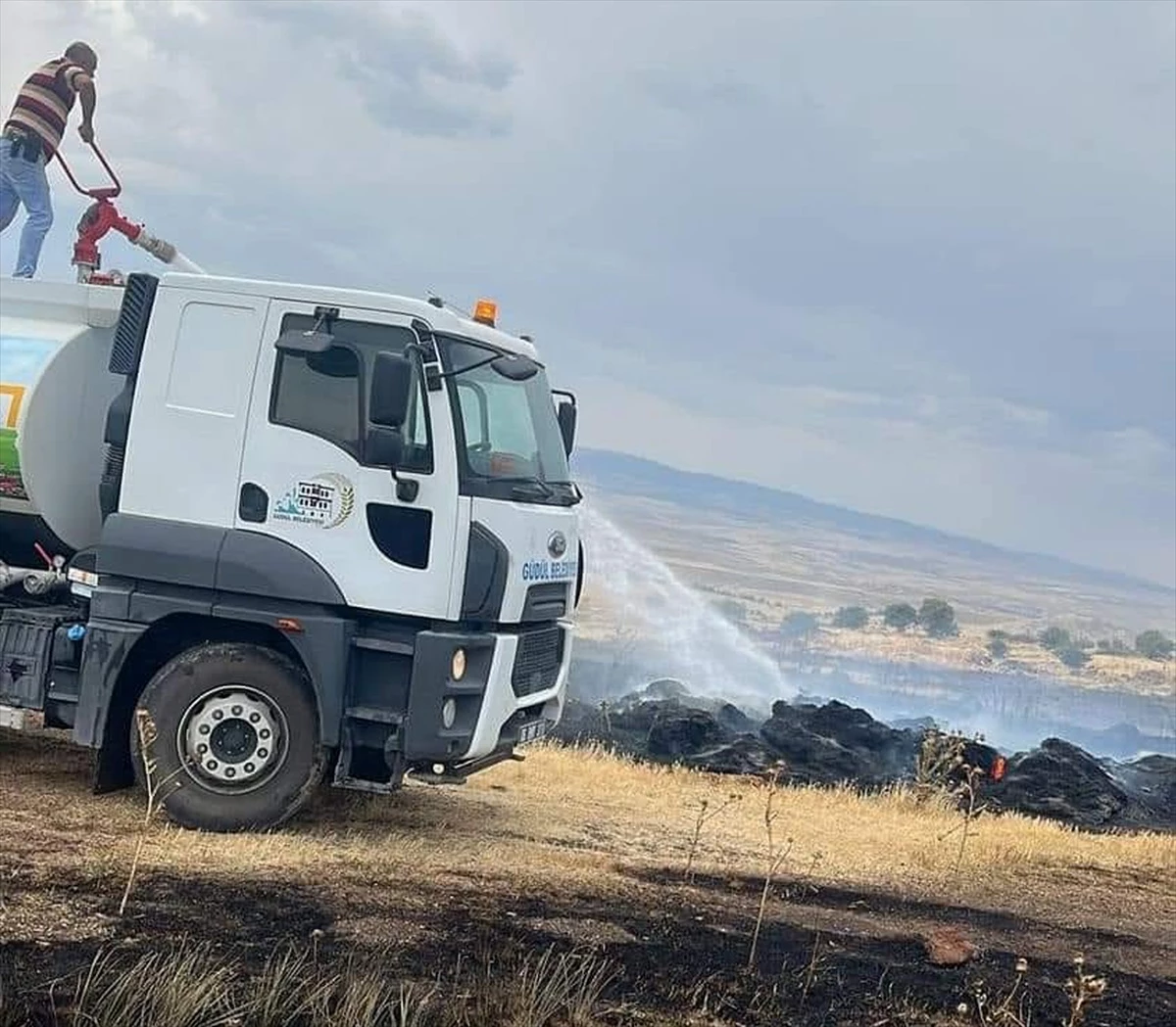 Ankara’nın Güdül ilçesinde çıkan 2 anız yangını söndürüldü