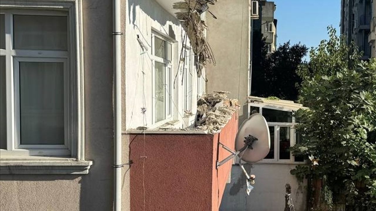 İstanbul Bayrampaşa’da Balkon Çöktü, Bina Tahliye Edildi