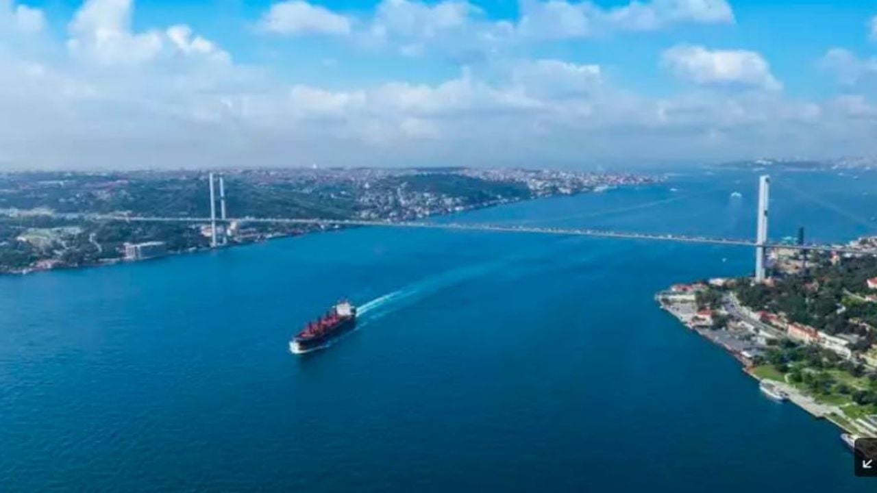 İstanbul Boğazı’nda gemi trafiği durdu: Lıonfısh gemisinde arıza!