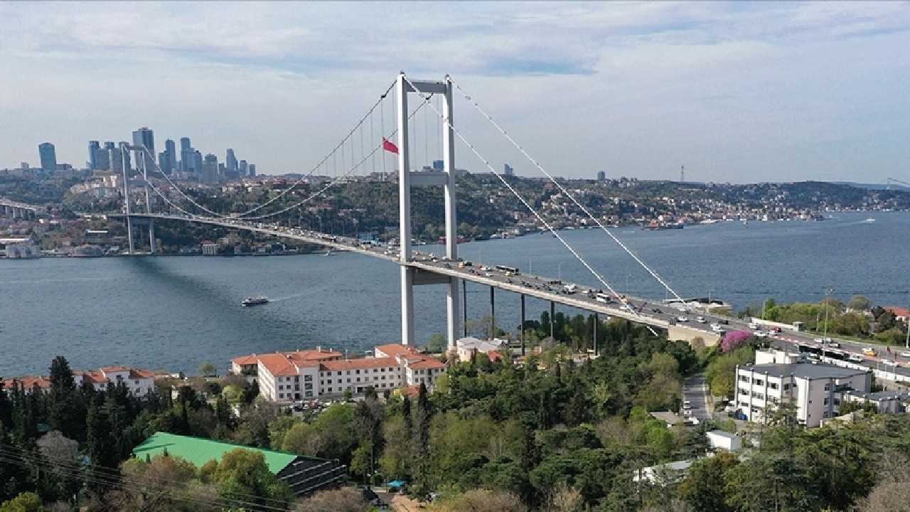 İstanbul Boğazı Gemi Trafiğine Açıldı