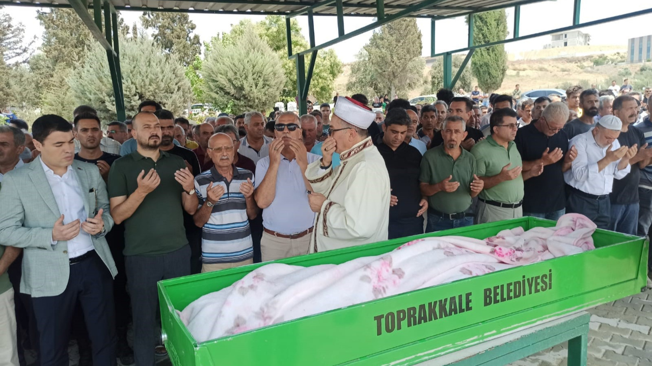 İzmir’de Dehşet: Özge Ceren Son Yolculuğuna Uğurlandı