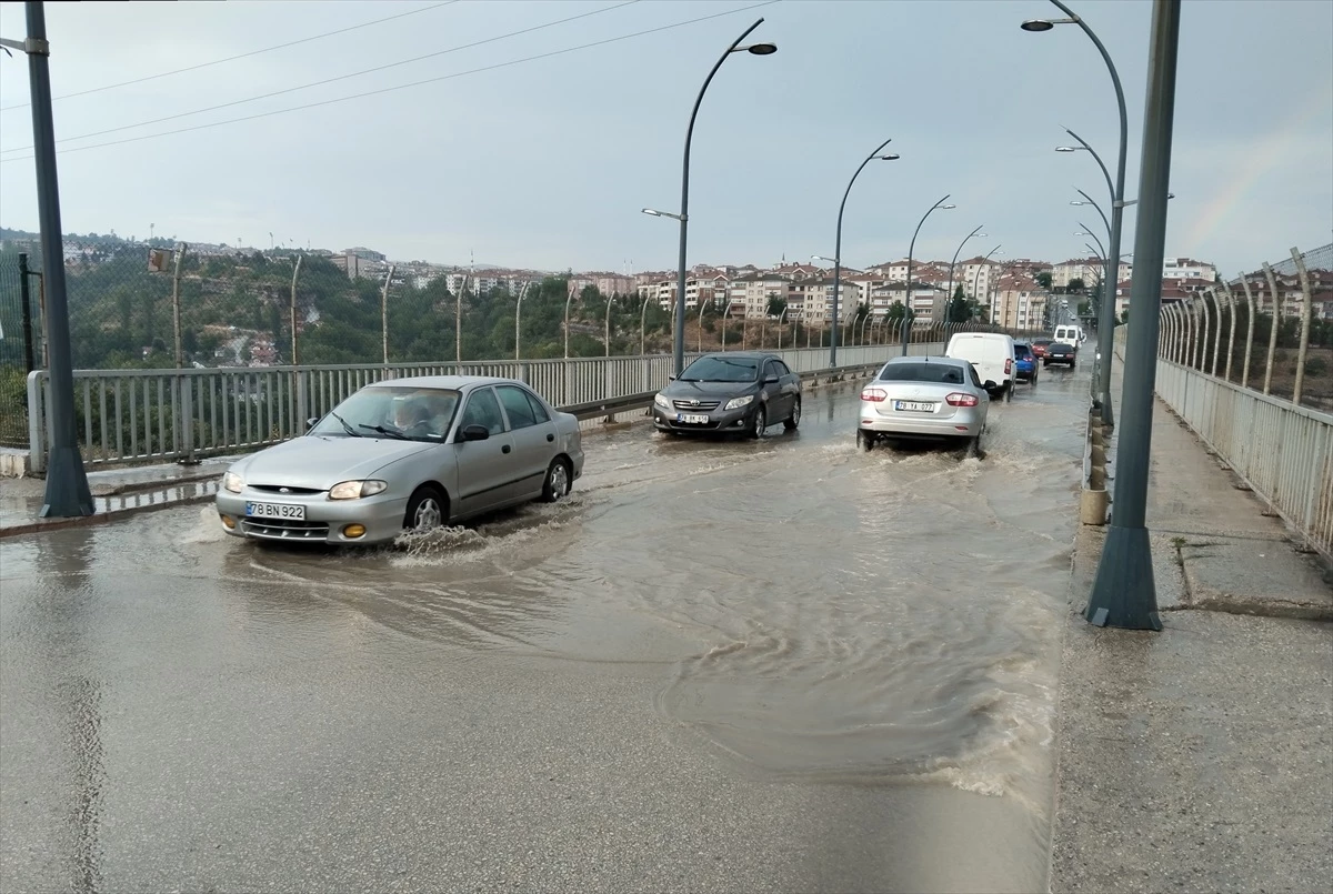 Karabük’te sağanak hayatı olumsuz etkiledi