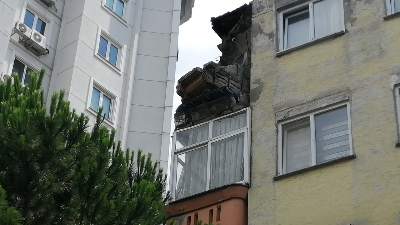 Kartal’da Korku Dolu Anlar! Bir Anda Çöktü, Bina Tahliye Edildi