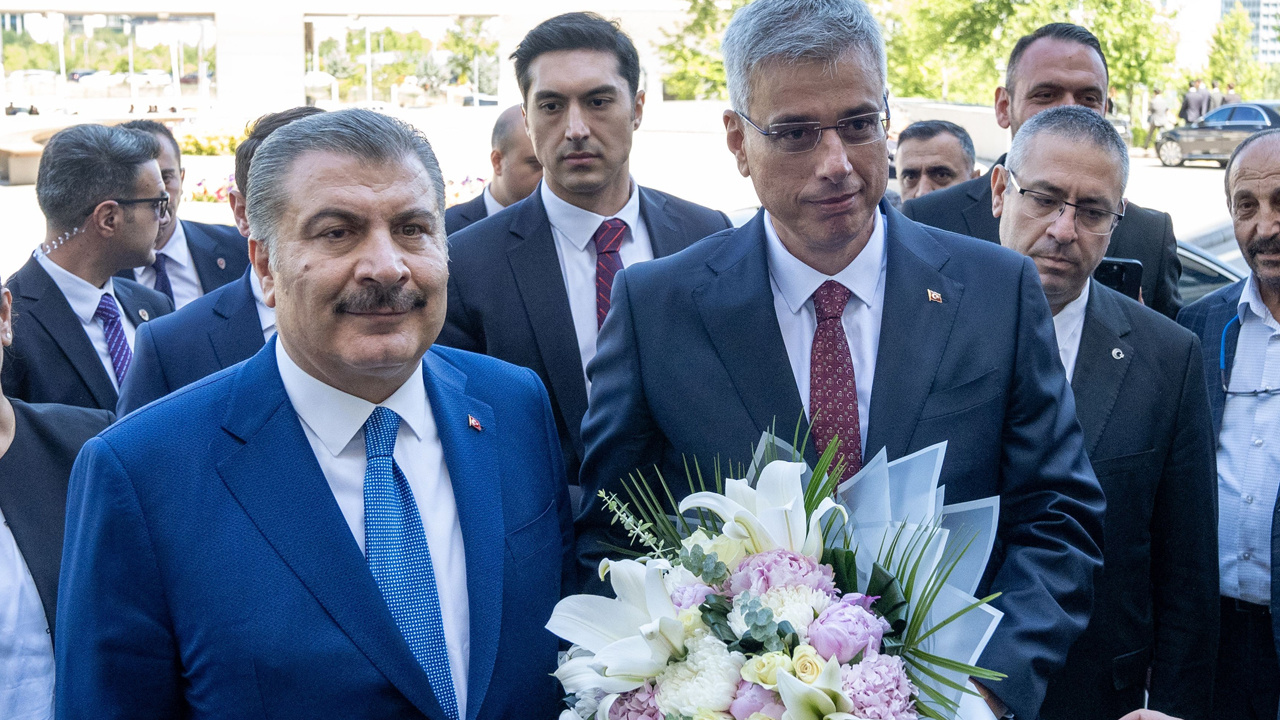 Kemal Memişoğlu’nun Başı Fahrettin Koca’nın Enkazıyla Dertte! İşte Yeni Bakanın Elindeki Sorun Listesi…