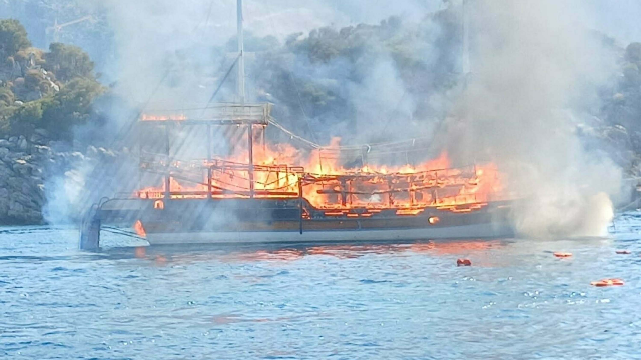 Marmaris’teki Tekne Yangınında 2 Gözaltı