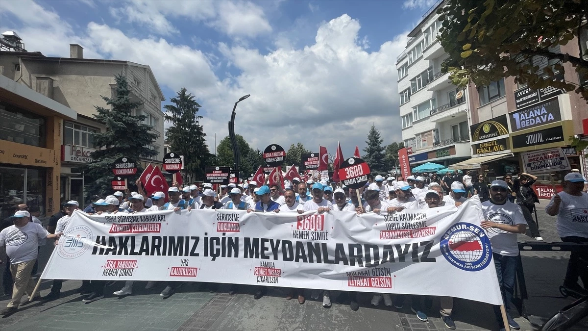 Memur-Sen Konfederasyonu Üyeleri Bolu’dan Ankara’ya Yürüyor