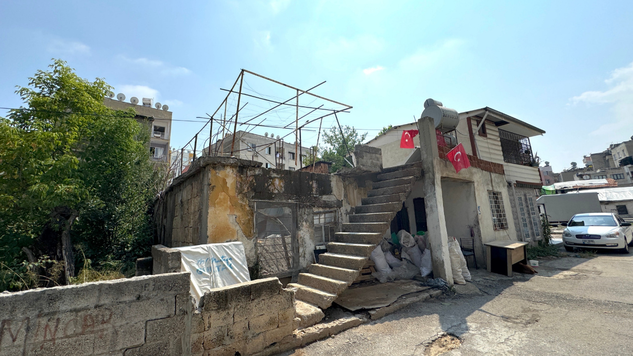 Mersin’de Müstakil Evin Tavanı Çöktü