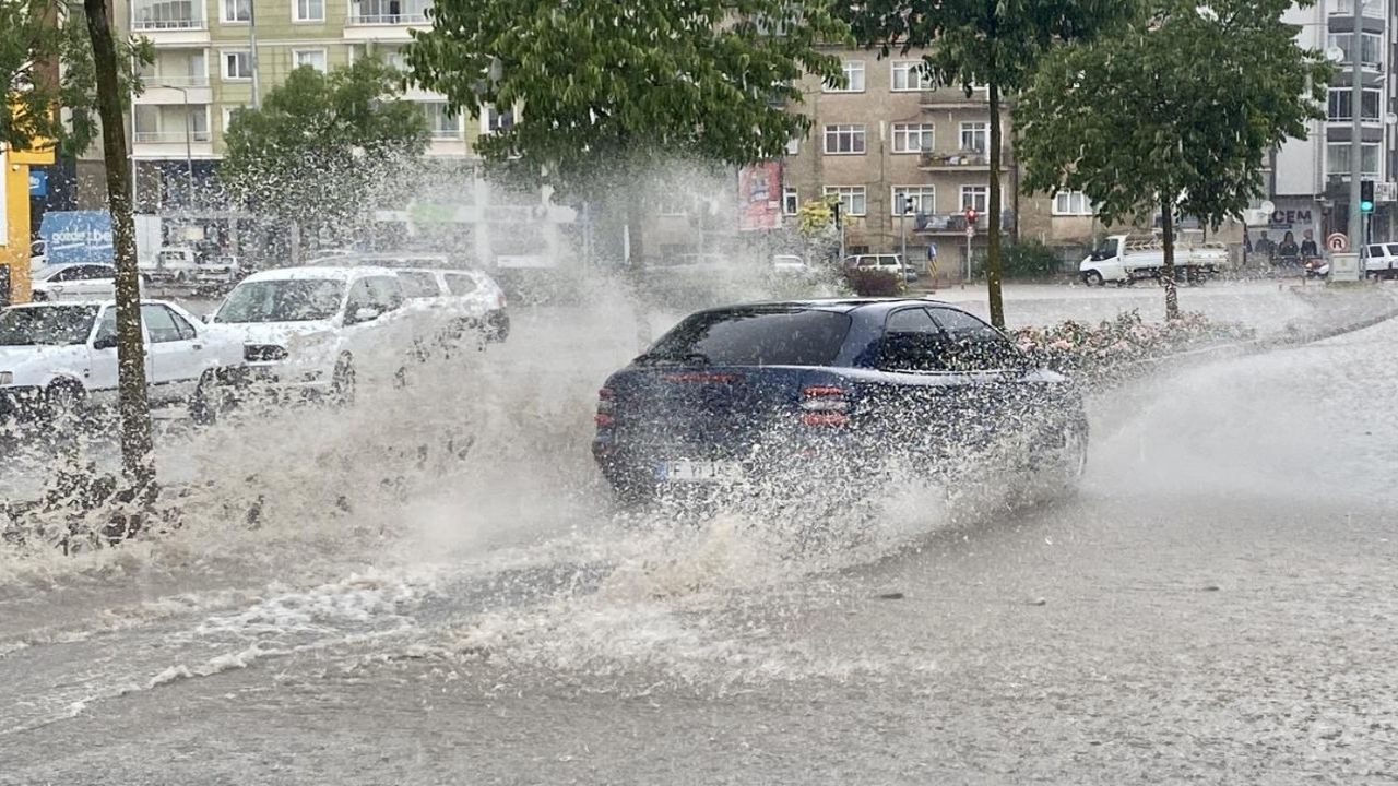 Orta Karadeniz’de kuvvetli yağış uyarısı! Samsun’da turuncu, Giresun ve Ordu sarı kodlu alarm