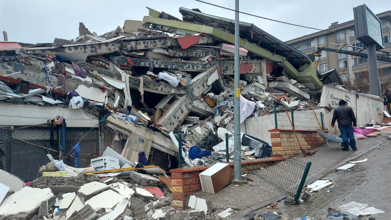 Said Bey Sitesi’nde Göz Göre Göre Gelen Ölüm: Marketin Kirişlerine Çelik Profiller Bağlanmış!