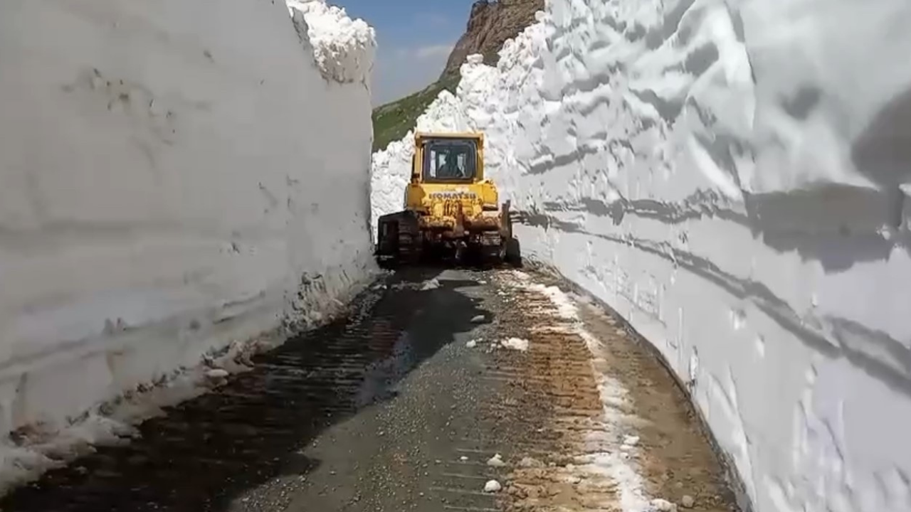 Temmuz Ayında 8 Metrelik Kar