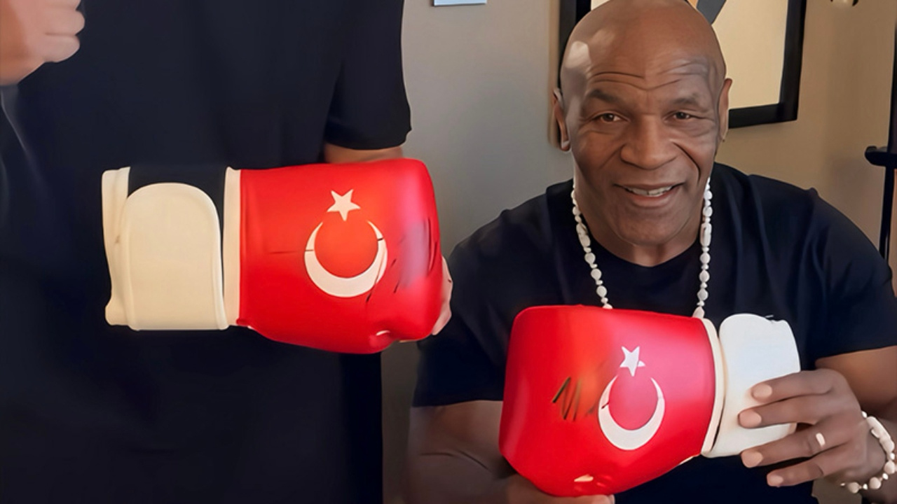 Ünlü boksör Mike Tyson’dan A Milli Takım’a Avusturya maçı öncesi sürpriz hediye