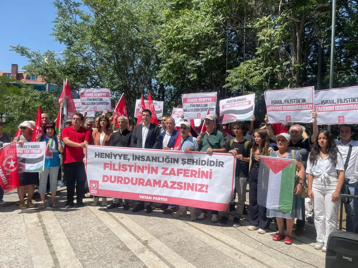 Vatan Partisi Üyeleri İsrail Büyükelçiliği Önünde İsmail Haniye’yi Protesto Etti