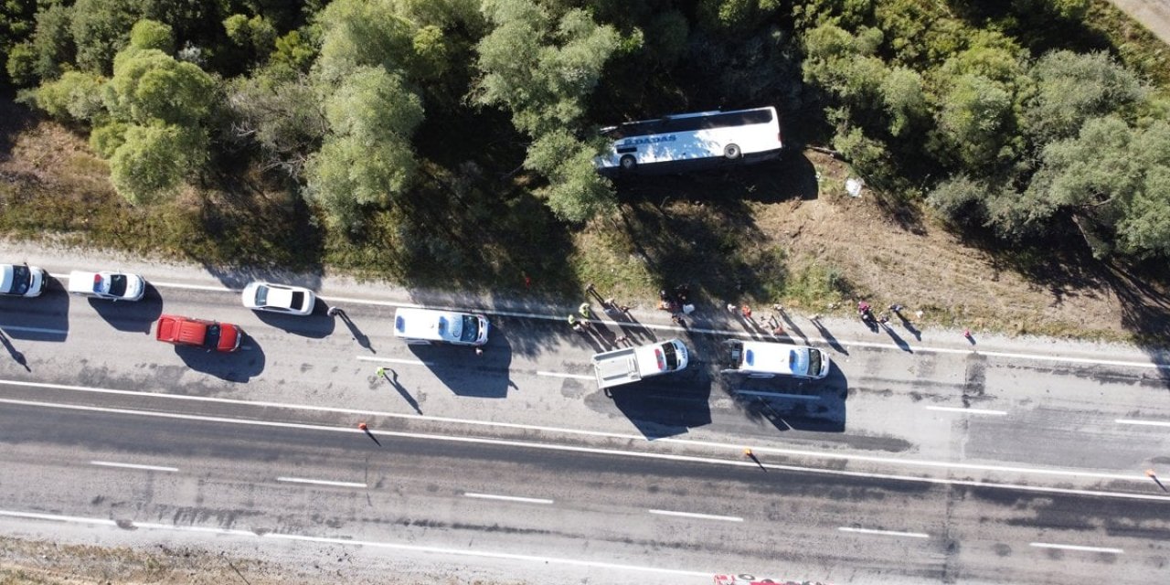 Erzincan’da yolcu otobüsü devrildi: 1 ölü, 33 yaralı