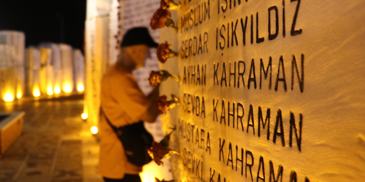 Marmara Depremi’nde hayatını kaybedenler için anma programları düzenlendi