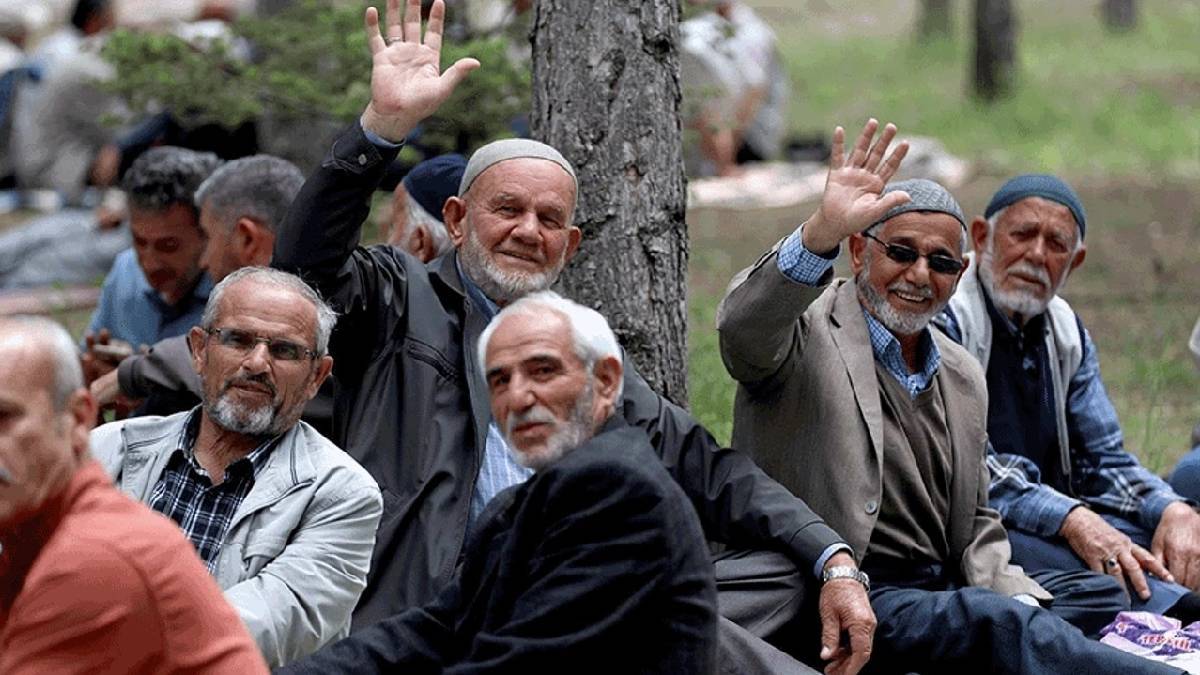 Bakanlık resmen duyurdu: O hizmet emeklilere ücretsiz oldu! Bu yıl ‘Emekliler Yılı’ yılı ilan edilmişti