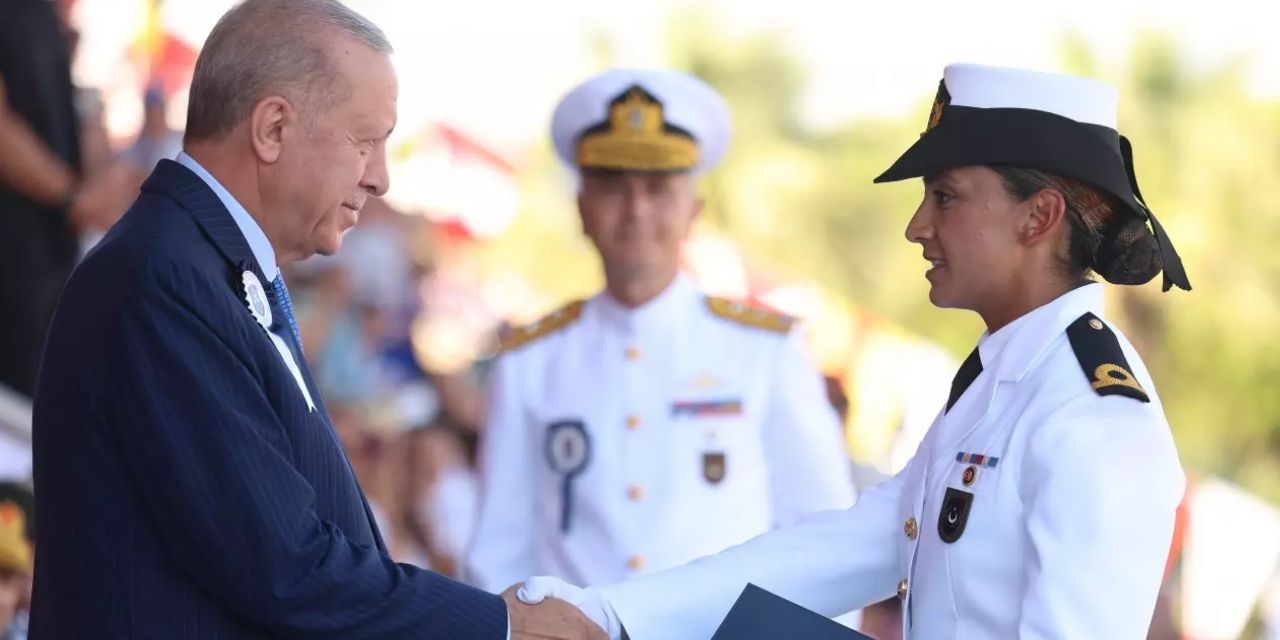 Cumhurbaşkanı Erdoğan’dan Deniz Harp Okulu mezunlarına tebrik