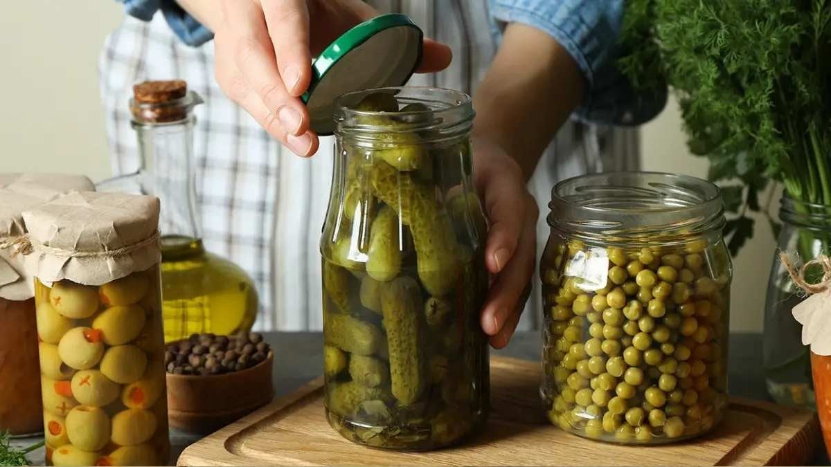 Usta turşucuların püf noktası! Turşu bidonuna ekleyin aylarca bozulup erimiyor