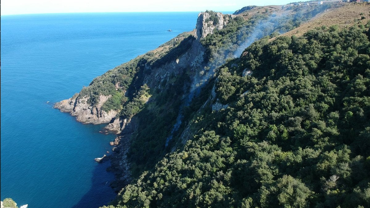 Sinop’ta yangına müdahale eden itfaiye eri uçurumdan düşerek hayatını kaybetti