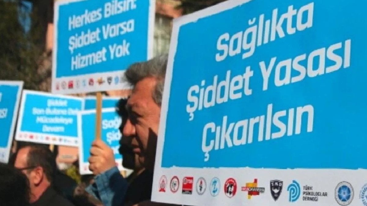 Sağlıkta şiddete karşı eylem yapan sağlıkçılara uyarı cezası