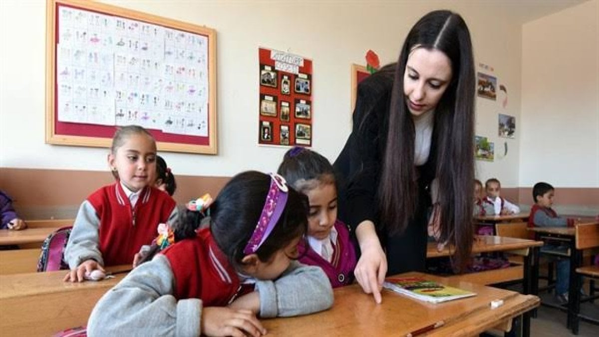 Boş derslere giren öğretmenlere ek ödeme: Hayırlı olsun