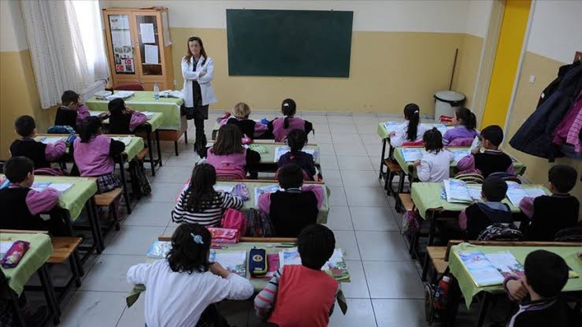 MEB yasak listesini duyurdu: Öğretmen, veli, öğrenciler yapan yandı