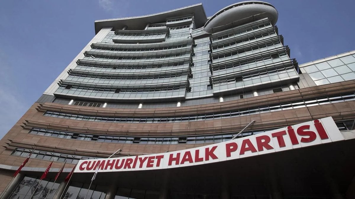 CHP’nin tüzük taslağında yeni düzenleme: Genel başkanlar aday gösterilemeyecek, kendi adaylıklarını ilan edebilecekler