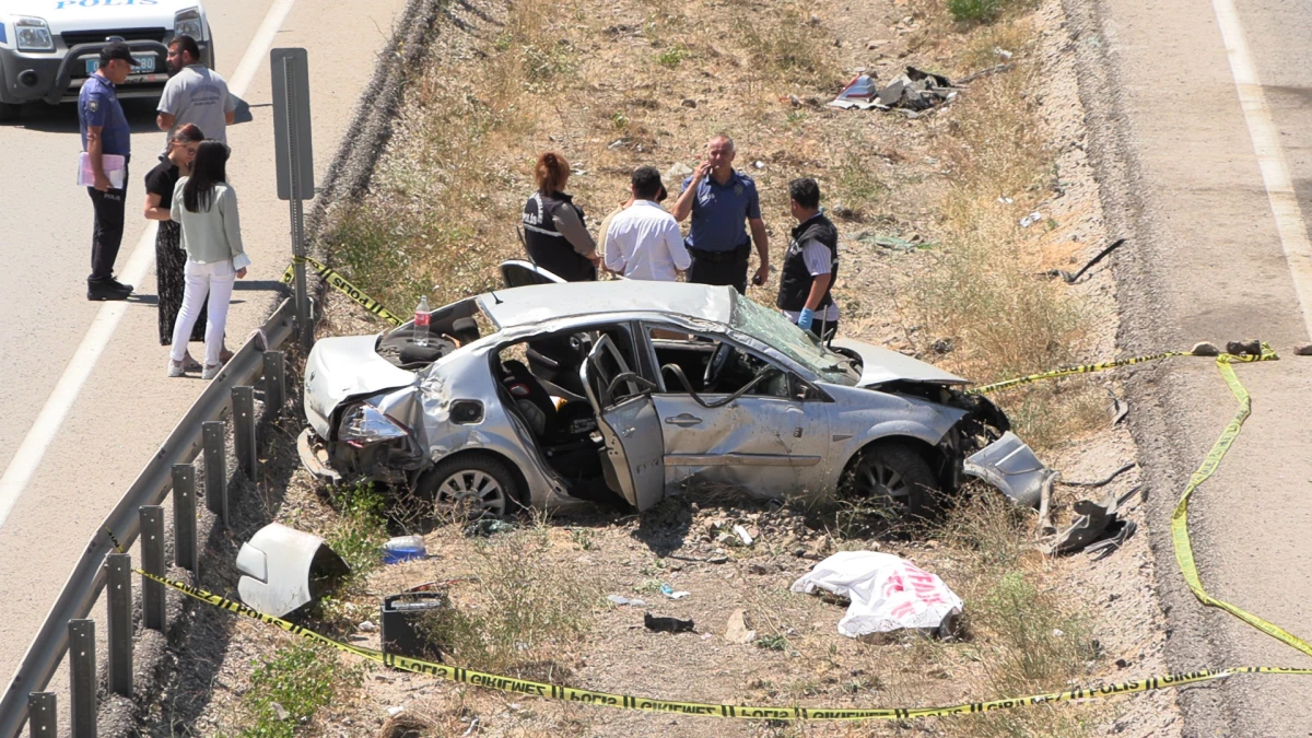 Ankara’da Otomobil Su Kanalına Devrildi: 1 Ölü, 3 Yaralı