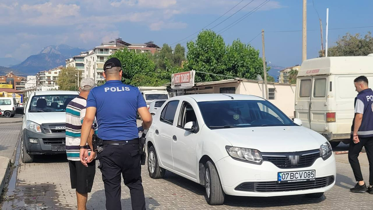 Antalya’da Trafik Kazası! Sürücü Yaralandı