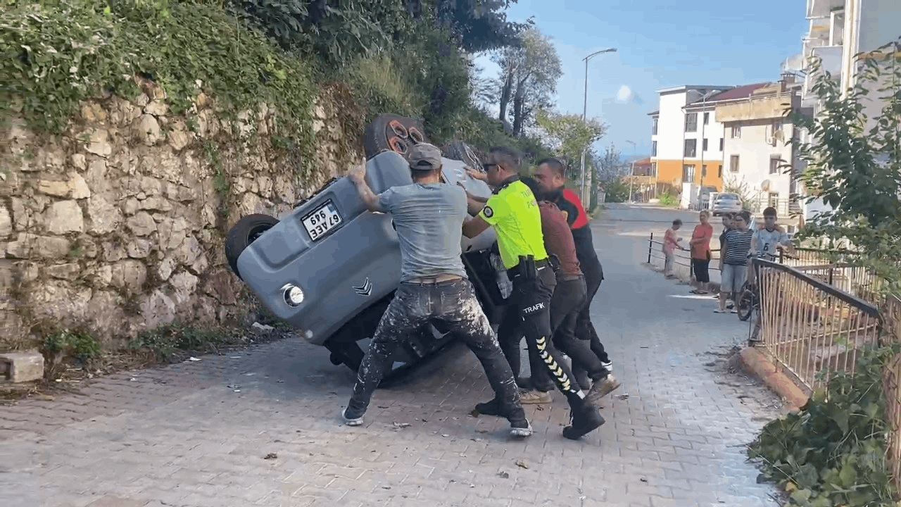 Aracıyla 2 Metre Yükseklikten Düştü, Hastanelik Oldu