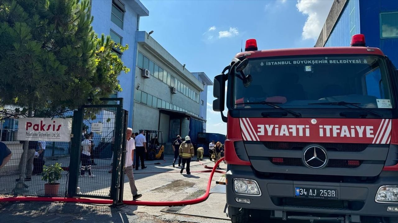 Arnavutköy’de Fabrika Yangını Kontrol Altına Alındı