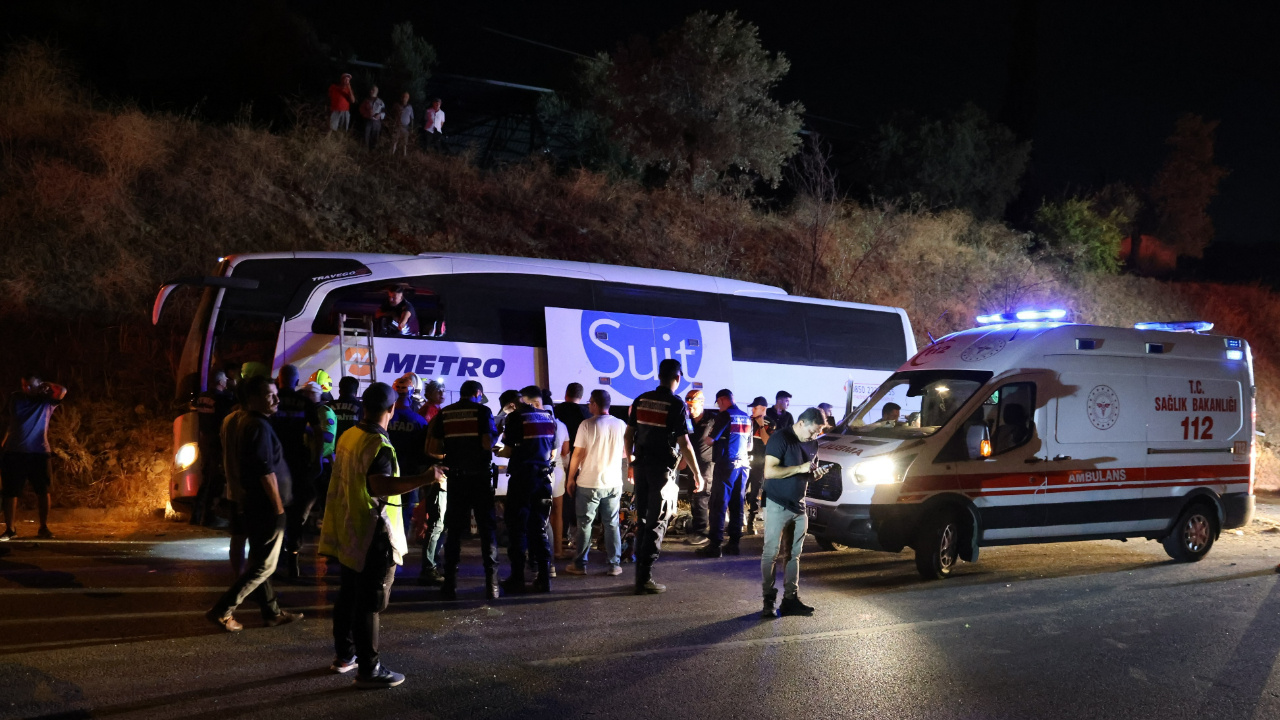 Aydın’da Feci Kaza! Yolcu Otobüsü Yayaya Çarpıp Yan Yattı: Ölü ve Yaralılar Var