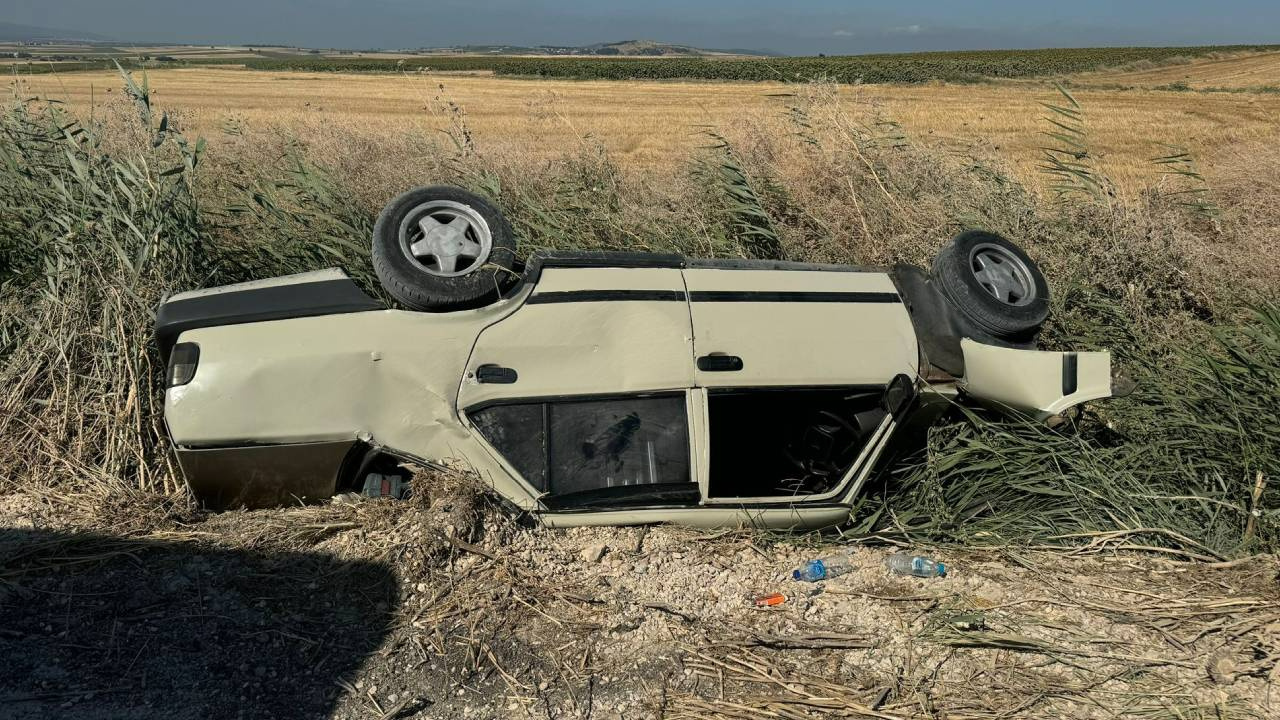 Bandırma’da Trafik Kazası: Otomobil Devrildi, Sürücü Yaralandı