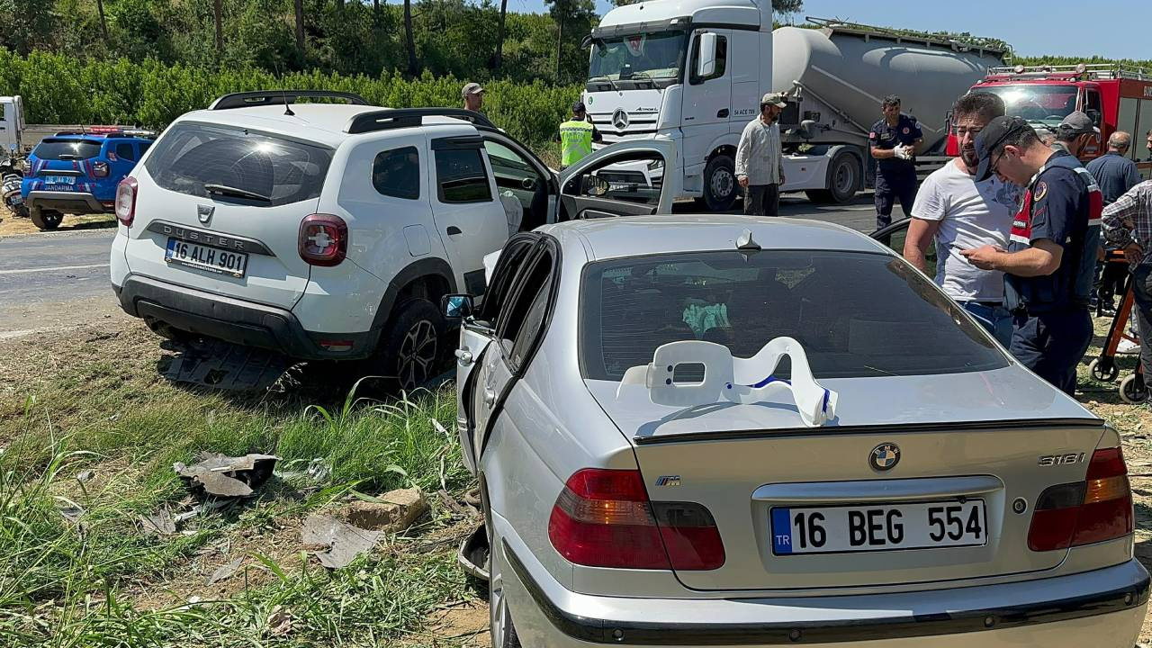 Bursa’da Feci Kaza: Otomobiller Birbirine Girdi, 5 Kişi Yaralandı