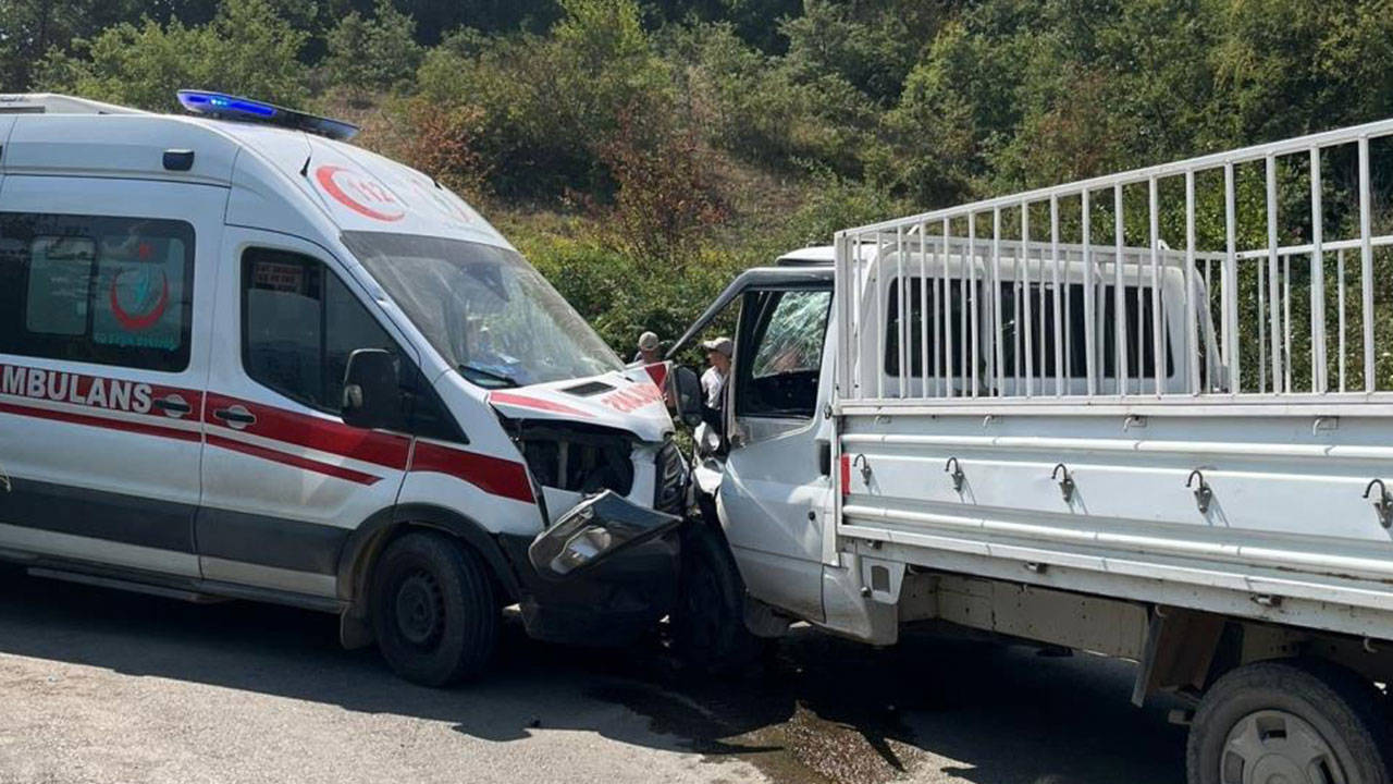 Bursa’da İki Ambulans Kamyonet ile Çarpıştı: 7 Kişi Yaralandı